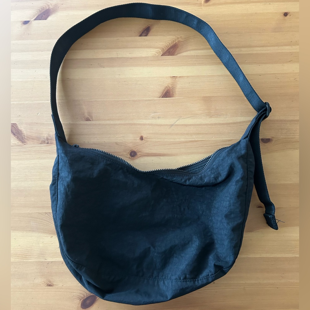 BAGGU black medium crescent bag